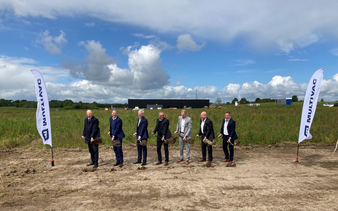 Fra venstre:  Borgmester Jens Ejner Christensen Vejle Kommune, adm. dir.  Martin Petersen MULTIVAC Danmark, Peder Rejmers Executive Vice President MULTIVAC Group og bestyrelsesformand i MULTIVAC Danmark, adm dir. Magnus Sigurdsson MULTIVAC Island, adm. direktør Kimmo Vesterinnen MULTIVAC Finland, adm. direktør Anders Källman MULTIVAC Sverige og adm. direktør Bård Hultengren MULTIVAC Norge.